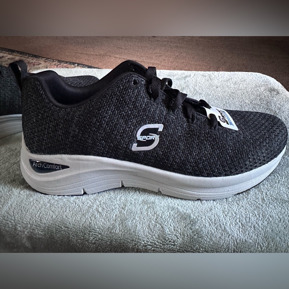 Men’s Sketchers 9 1/2